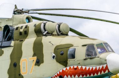 Helikopter gövde parçası.