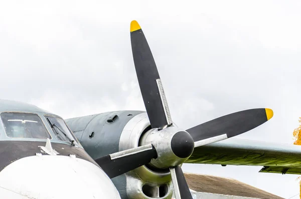 Двигун турбогвинтового літака з гвинтом — стокове фото