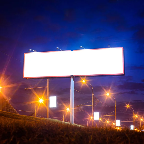 Puste Billboard Nocy Miasto Ulicę Miejskich Nocy Makieta — Zdjęcie stockowe