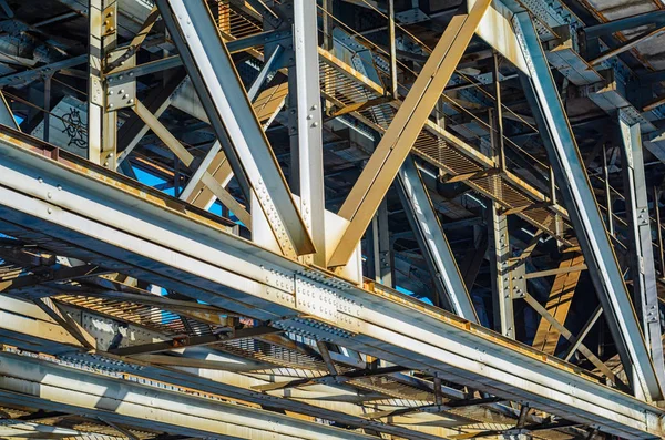 鋼鉄道橋の構造要素 産業の背景 鋼橋桁 — ストック写真