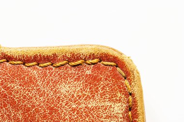 Beyaz zemin üzerinde deri ürün