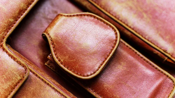 Detalle de un maletín de cuero viejo —  Fotos de Stock