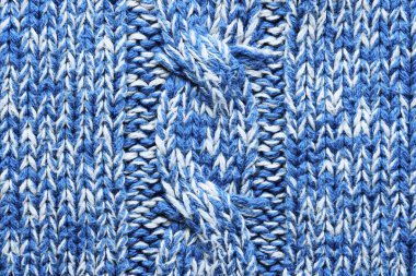 Örülmüş mavi beyaz bir süveterin dokusu.