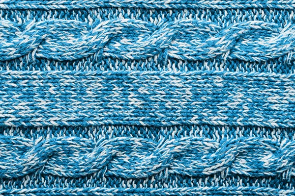 Die Textur eines gestrickten blau-weißen Pullovers. — Stockfoto