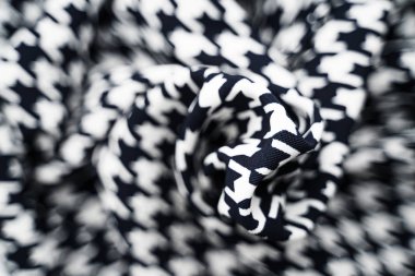 Kaz ayağı desenli kumaş.