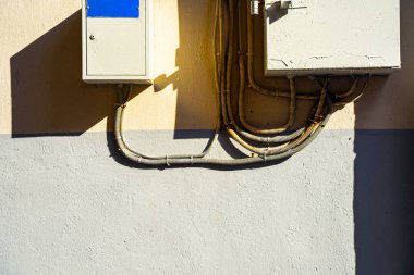 Duvarda elektrik santrali