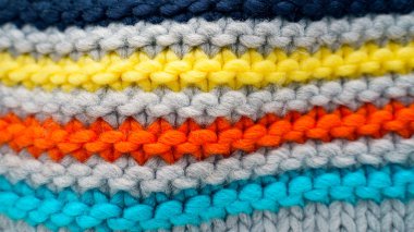 Çizgili renkli örgü dokusu