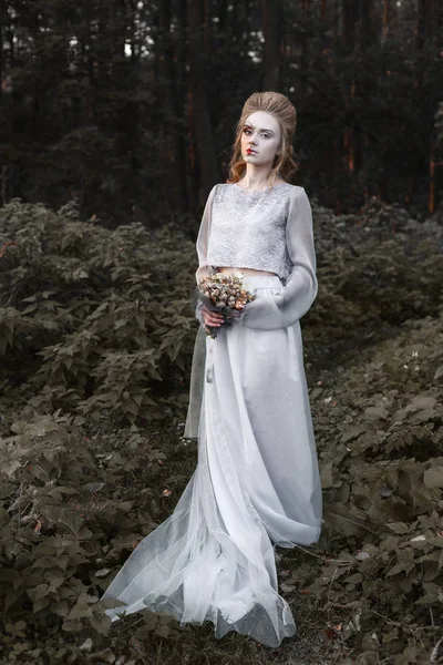 The image of the bride on Halloween night in the forest — Stock Photo, Image