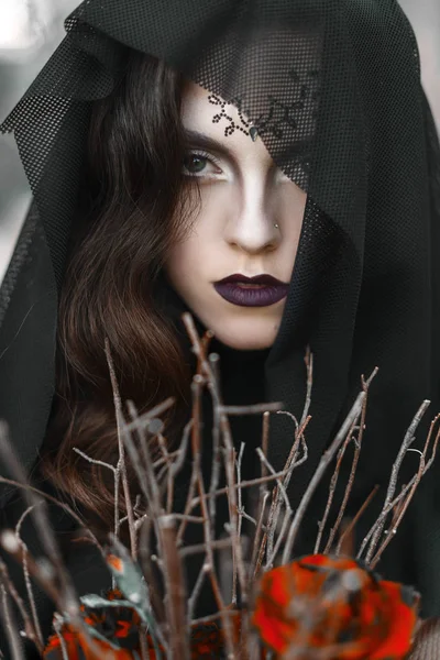 Portret pięknej dziewczyny w Halloween makijaż — Zdjęcie stockowe