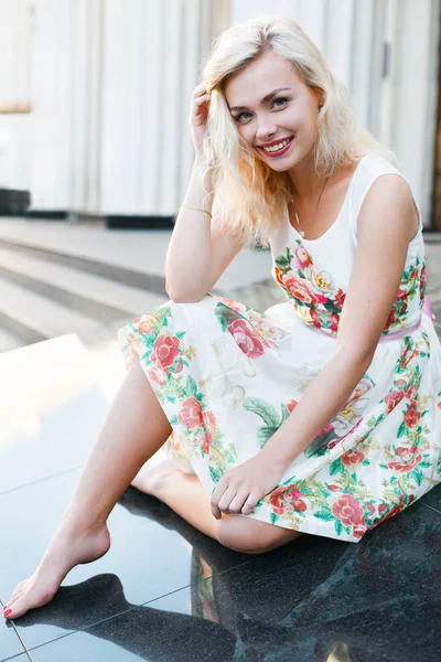 Beautiful blondie girl in dress in summer — Stock Photo, Image