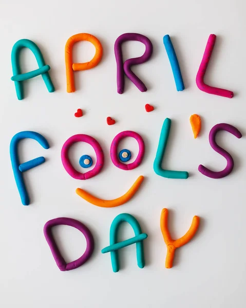 Abril tolos Frase do dia feita de plasticina letras coloridas no fundo — Fotografia de Stock