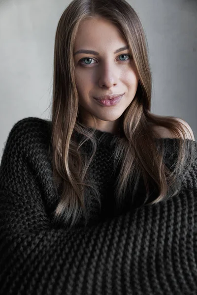 Cute girl in black jacket with grey eyes — Stock Photo, Image