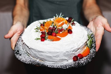 Noel kek portakal ve baharat elinde