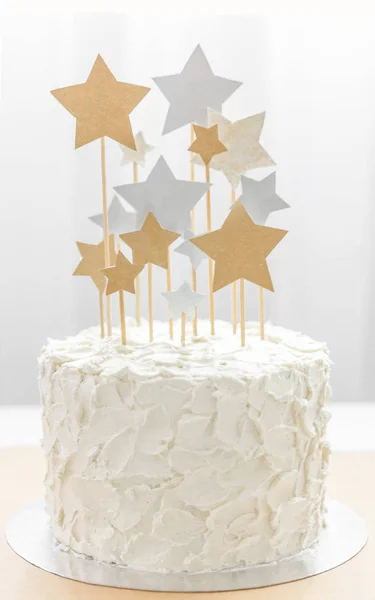 白色蛋糕与星 — 图库照片
