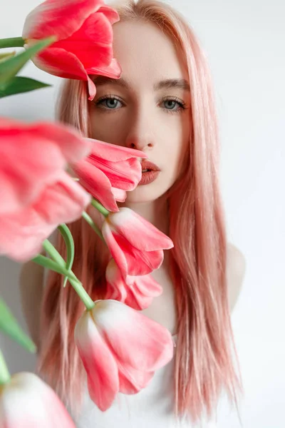 Portrait of a girl with pink hair pink spring flowers — Stock Photo, Image