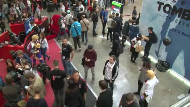 Москва, Россия, 1 октября 2016 г.: Толпа людей на фестивале Comic Con — стоковое видео