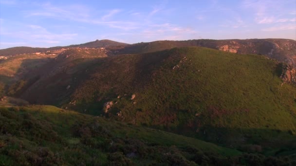 Tramonto di montagna a Cabo da Roca, Paesaggio estivo in montagna — Video Stock