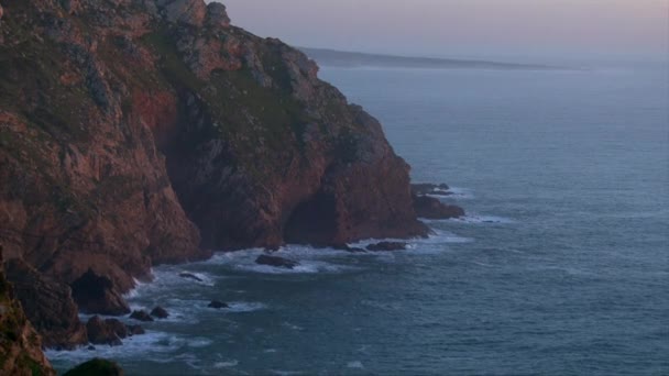 Waves crushing on ocean cliff, rock stones mountain, beautiful nature — Stock Video