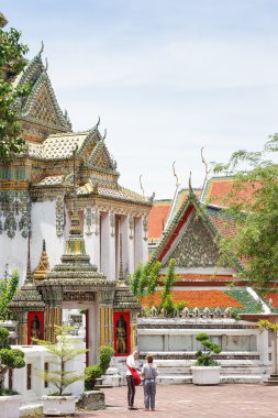 Wat Pho yabancı turist ziyaret