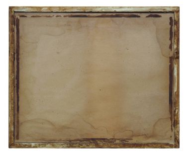 Beyaz zemin üzerine çöken ahşap çerçeve