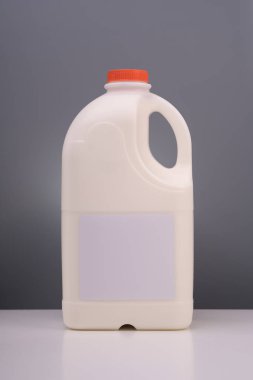 Plastik galon süt kadar alay