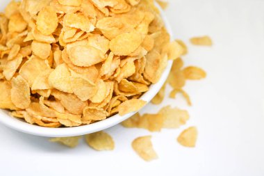 Beyaz bir kase tahıl Cornflake. Çocuklar için kolay kahvaltı. Zlı