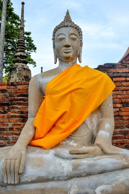 Chapel balkon Wat Yai Chaimongkol eski Buda heykeli.