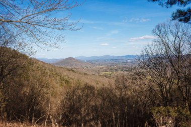 Blue ridge Dağları. Dağı Milli Parkı geniş ufuk peyzaj katmanlı arka plan tepeler ve vadiler geniş format pano panoramik
