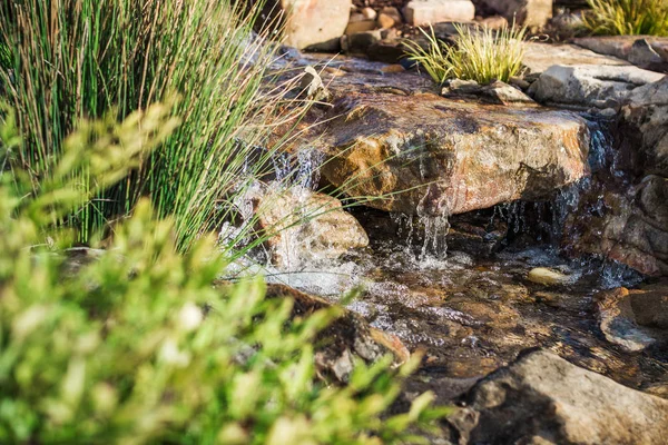 Luogo Accogliente Con Una Cascata Artificiale Nel Parco Spartanburg Carolina — Foto Stock