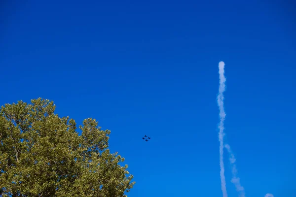 Les Avions Militaires Montrent Spectacle Aérien Dans Ciel Bleu Sans — Photo