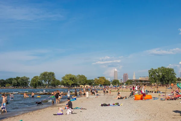 Lake Erie Cltveland Ohio Eua Setembro 2018 Pessoas Relaxam Praia — Fotografia de Stock