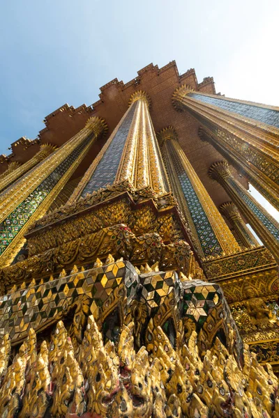 寺院の柱のビュー — ストック写真