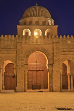 Büyük giriş ve ana kubbe