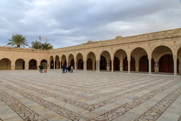 Sahen (nádvoří) velké Masjid Sousse — Stock fotografie