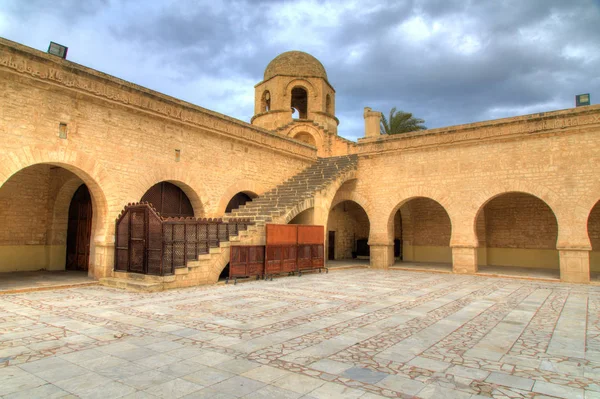 La torre del cortile del Grande Masjid di Sousse — Foto Stock