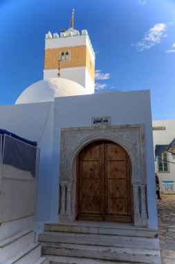 Kapı, kubbe ve Minare Hammamet eski Mescidi