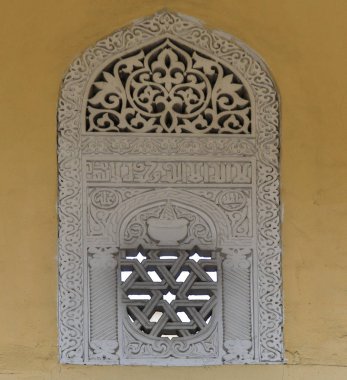 Avluda Aqmar pencere tasarımını