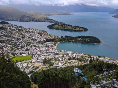 New Zeland Kuzey ve Güney Adalarını vurguluyor, Milford Sound, Que