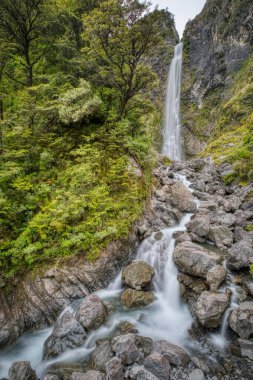 Yeni Zeland Kuzey ve Güney Adalarını Vurguluyor