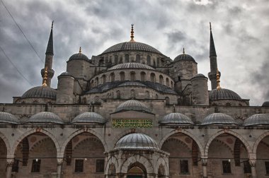 Sultan Ahmet Camii lobisinden İstanbul Eski Şehir