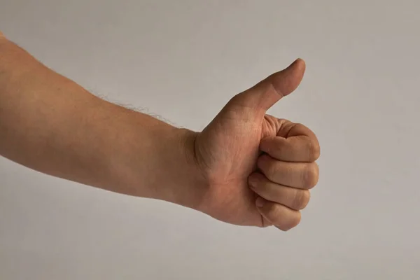 Başparmağınızı yukarı kaldırın. Her şeyin yolunda olduğuna dair işaretler. Yatay çerçeve.