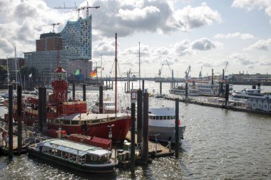 Hamburg şehir Almanya tekneler liman ön elb Philharmony