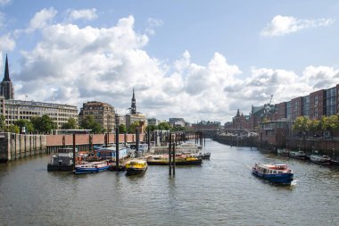 Hamburg şehir Almanya tekneler limana önü manzarası