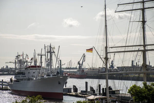 Port Hamburg Germany ship lying in Harbor — Stock Photo, Image