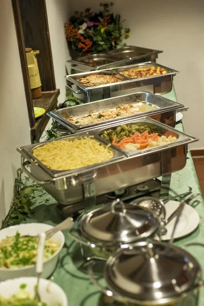 Festa Brunch grande Buffet Cibo carne Verdure — Foto Stock