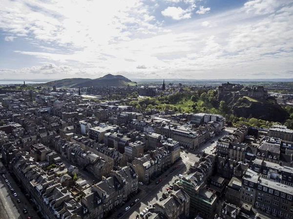 Edimburgo città storico Castello Rock soleggiato Giorno Aerial shot 2 — Foto Stock