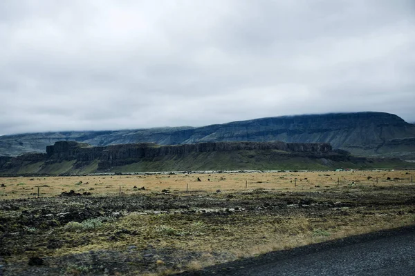 Paisaje épico Islandia rocas verdes surrealista 3 —  Fotos de Stock