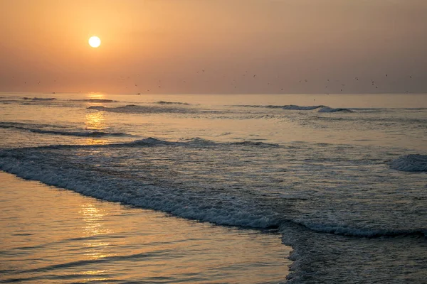 Plaj Salalah Umman 9 şaşırtıcı günbatımı kırmızı dalgaları