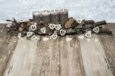 Neşeli Noel dekorasyonu alan kar yağışı gri mum kar kalp lamba kısa mesaj yazma