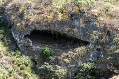 büyük doğal Düden Umman taşlarıbulursan Dağları bölgesi salalah tawi atayr attair 3